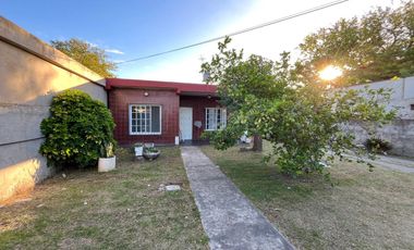 CASA VENTA 4 AMB CLAYPOLE GRAN JARDÍN Y GARAGE