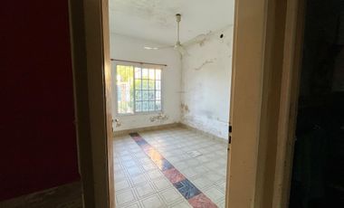 CASA VENTA 4 AMB CLAYPOLE GRAN JARDÍN Y GARAGE