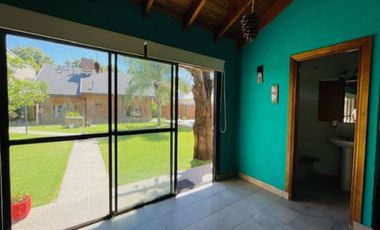 Casa 4 ambientes en venta Monte Grande con pileta