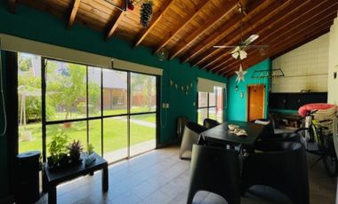 Casa 4 ambientes en venta Monte Grande con pileta