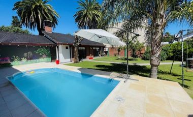 Casa 4 ambientes en venta Monte Grande con pileta