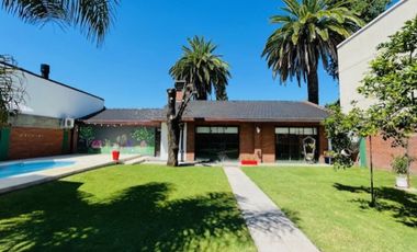 Casa 4 ambientes en venta Monte Grande con pileta