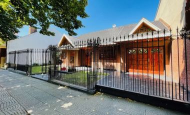 Casa 4 ambientes en venta Monte Grande con pileta