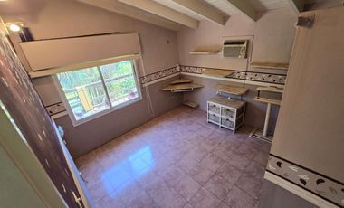 CASA CON PILETA EN VENTA EN YEI-PORA - 710M2