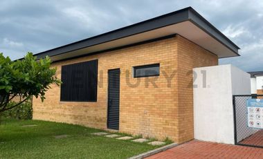 Venta Casa de Estreno en Urbanización Savali, Vía Salitre LadC
