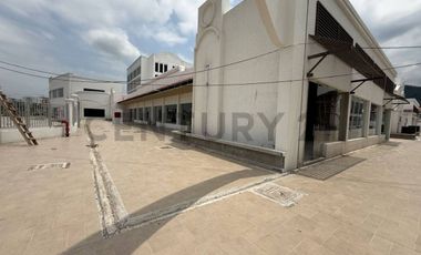 Alquiler Local Comercial Esquinero en Galerías de Terranostra