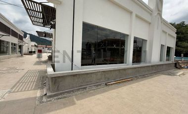 Alquiler Local Comercial Esquinero en Galerías de Terranostra