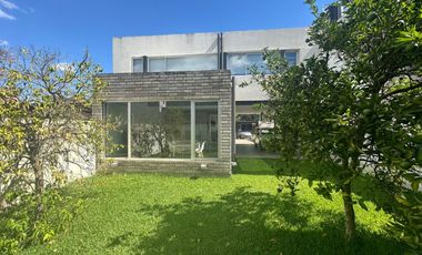 Casa en  venta en City Bell de 2 dormitorios