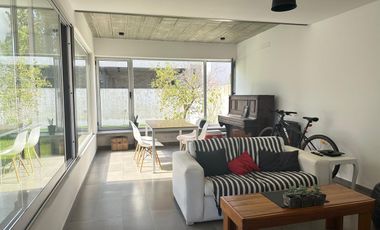 Casa en  venta en City Bell de 2 dormitorios