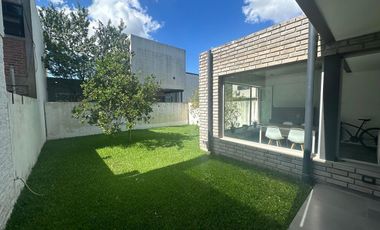 Casa en  venta en City Bell de 2 dormitorios