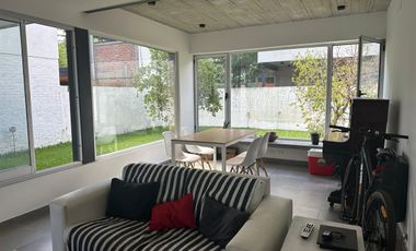 Casa en  venta en City Bell de 2 dormitorios