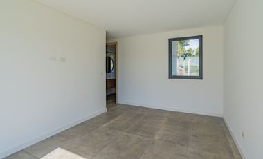 VENTA CASA 5 AMBIENTES EN RUMENCÓ JOVEN