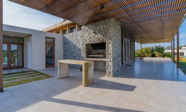 VENTA CASA 5 AMBIENTES EN RUMENCÓ JOVEN