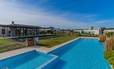 VENTA CASA 5 AMBIENTES EN RUMENCÓ JOVEN