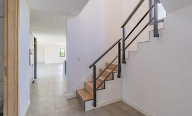 VENTA CASA 5 AMBIENTES EN RUMENCÓ JOVEN