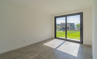VENTA CASA 5 AMBIENTES EN RUMENCÓ JOVEN