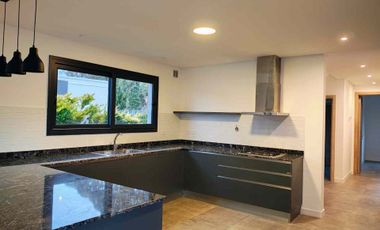 VENTA CASA 5 AMBIENTES EN RUMENCÓ JOVEN