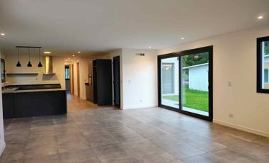 VENTA CASA 5 AMBIENTES EN RUMENCÓ JOVEN
