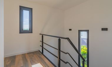 VENTA CASA 5 AMBIENTES EN RUMENCÓ JOVEN