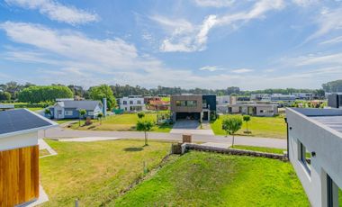VENTA CASA 5 AMBIENTES EN RUMENCÓ JOVEN