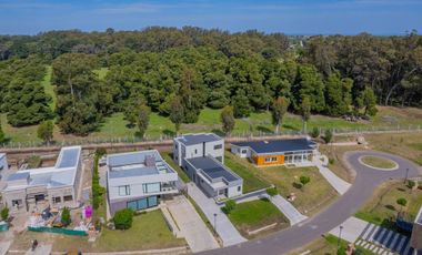 VENTA CASA 5 AMBIENTES EN RUMENCÓ JOVEN