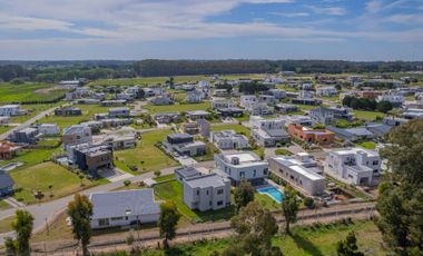 VENTA CASA 5 AMBIENTES EN RUMENCÓ JOVEN