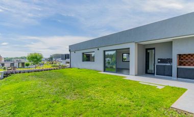 VENTA CASA 5 AMBIENTES EN RUMENCÓ JOVEN