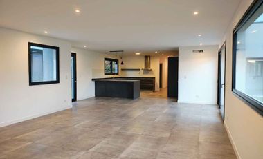 VENTA CASA 5 AMBIENTES EN RUMENCÓ JOVEN
