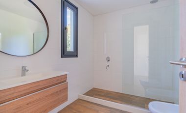 VENTA CASA 5 AMBIENTES EN RUMENCÓ JOVEN