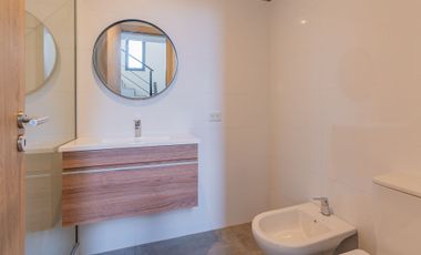 VENTA CASA 5 AMBIENTES EN RUMENCÓ JOVEN