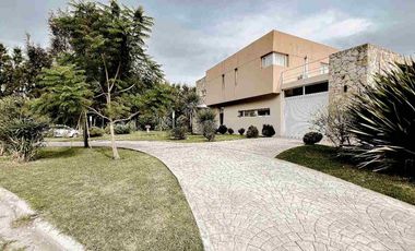 VENTA CASA 3 AMBIENTES BARRIO TIERRAS DEL MAR L67