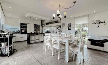 VENTA CASA 3 AMBIENTES BARRIO TIERRAS DEL MAR L67