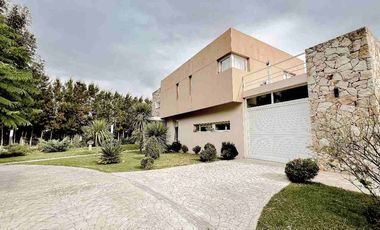 VENTA CASA 3 AMBIENTES BARRIO TIERRAS DEL MAR L67
