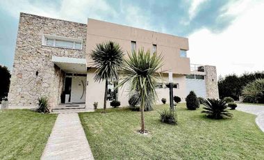 VENTA CASA 3 AMBIENTES BARRIO TIERRAS DEL MAR L67