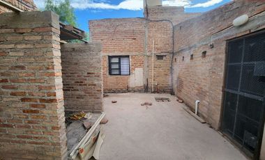 ALQUILER DE SALON COMERCIAL Y CASA