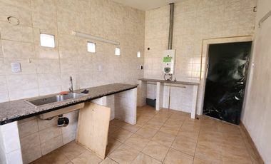 ALQUILER DE SALON COMERCIAL Y CASA