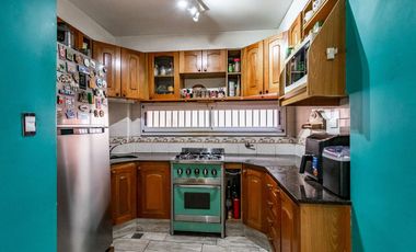 VENTA CASA 6 AMB LINIERS C/GARAGE Y PATIO