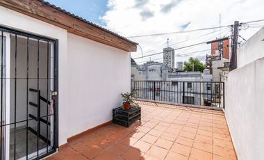 VENTA CASA 6 AMB LINIERS C/GARAGE Y PATIO