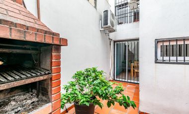 VENTA CASA 6 AMB LINIERS C/GARAGE Y PATIO