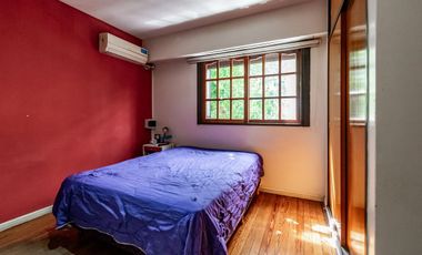 VENTA CASA 6 AMB LINIERS C/GARAGE Y PATIO