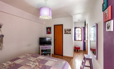 VENTA CASA 6 AMB LINIERS C/GARAGE Y PATIO