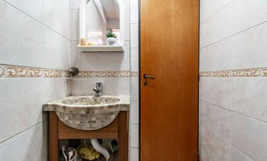 VENTA CASA 6 AMB LINIERS C/GARAGE Y PATIO