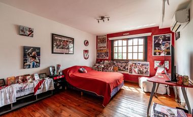 VENTA CASA 6 AMB LINIERS C/GARAGE Y PATIO