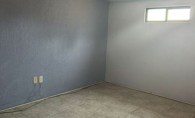 Renta oficina / consultorio sobre Av. Lomas Verdes