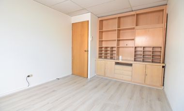 ARRIENDO OFICINA PROFESIONAL  METRO TOBALABA