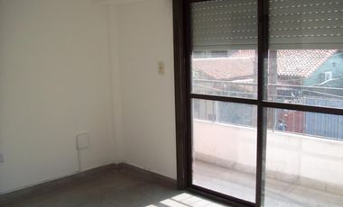 DEPARTAMENTO 2 AMBIENTES AL FRENTE CON BALCON