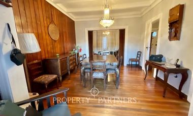 Se vende bellísima y tradicional casa porteña