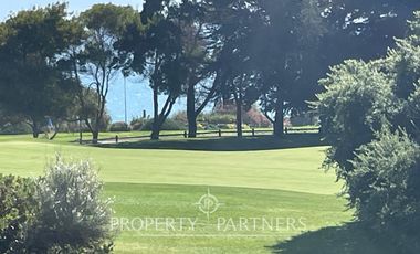 Moderna y amplia casa frente a cancha de golf condominio Las Brisas