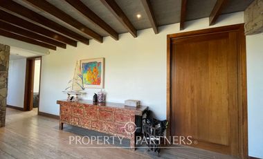 Moderna y amplia casa frente a cancha de golf condominio Las Brisas