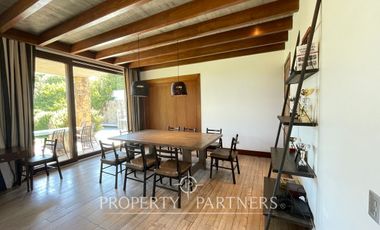 Moderna y amplia casa frente a cancha de golf condominio Las Brisas